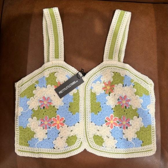 NTW PrettyLittleThing -- Floral Knit Crochet Crop Top - Picture 5 of 5